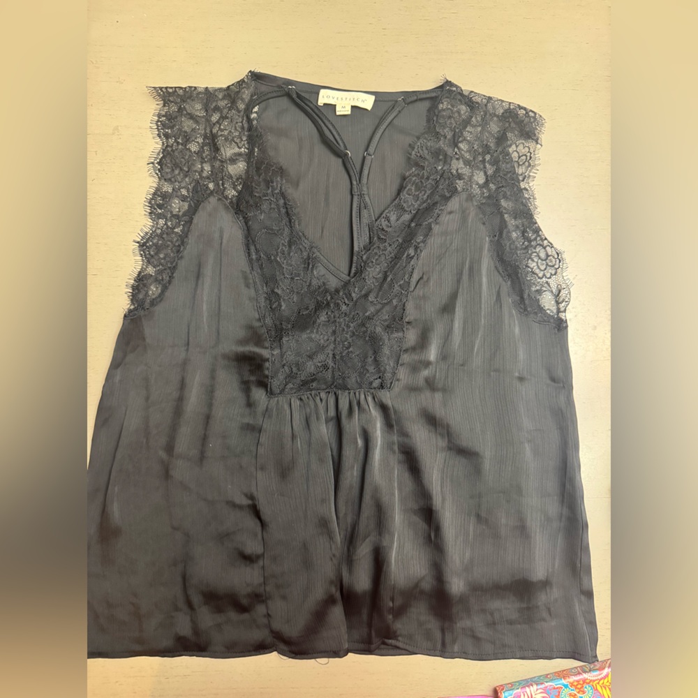 Lovestitch Black Lace top with cami built in size medium In EUC